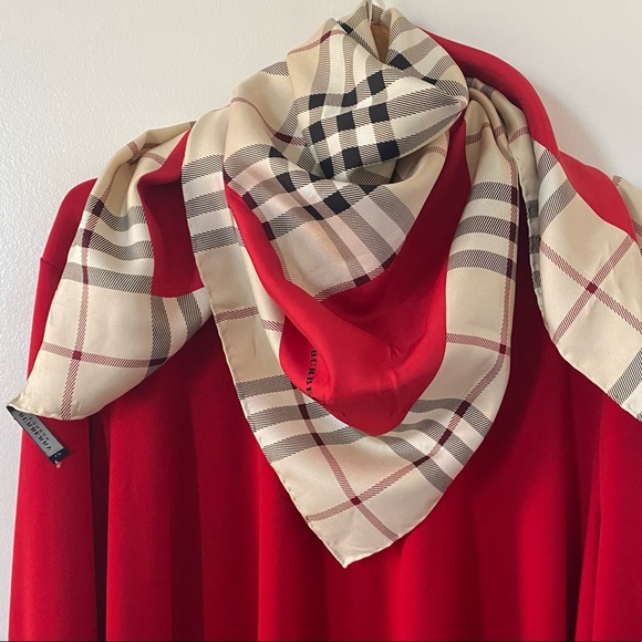 🆕 Burberry Nova Check Large Silk Scarf🧣 - Picture 1 of 5